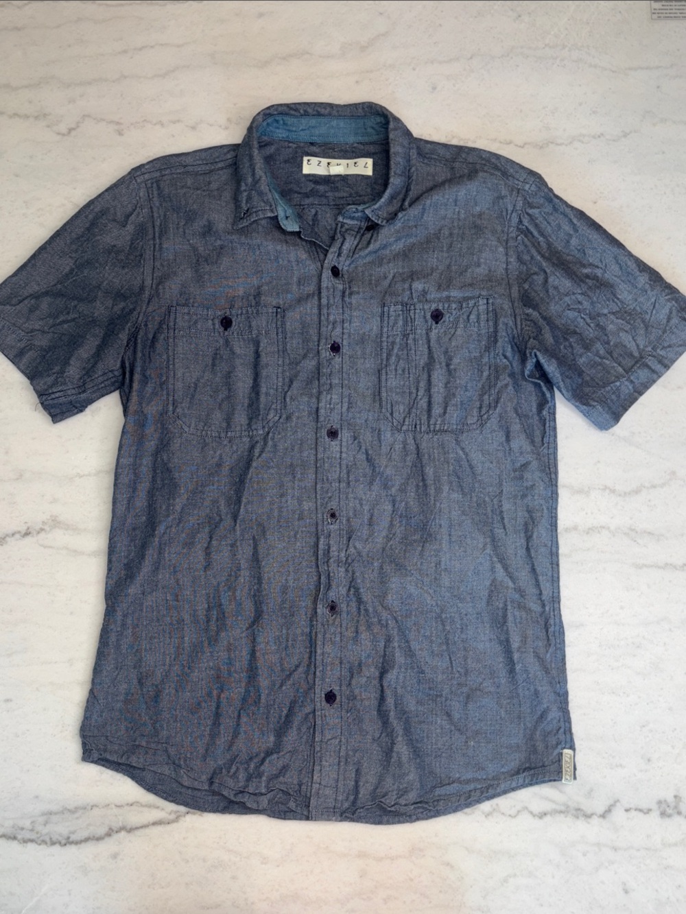 Ezekiel Men's 100% Cotton Short-Sleeve Button-Up Shirt in Blue Denim Medium